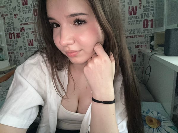 Woman takes 30 selfies in bedroom during afternoon photo session