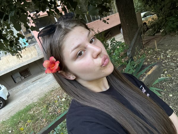 Flower selfies, cats, and small nature finds on a summer afternoon.