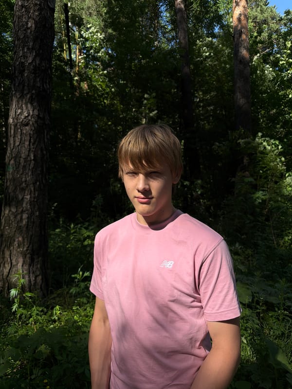 Casual outdoor portraits in an Izhevsk forest, sunny afternoon