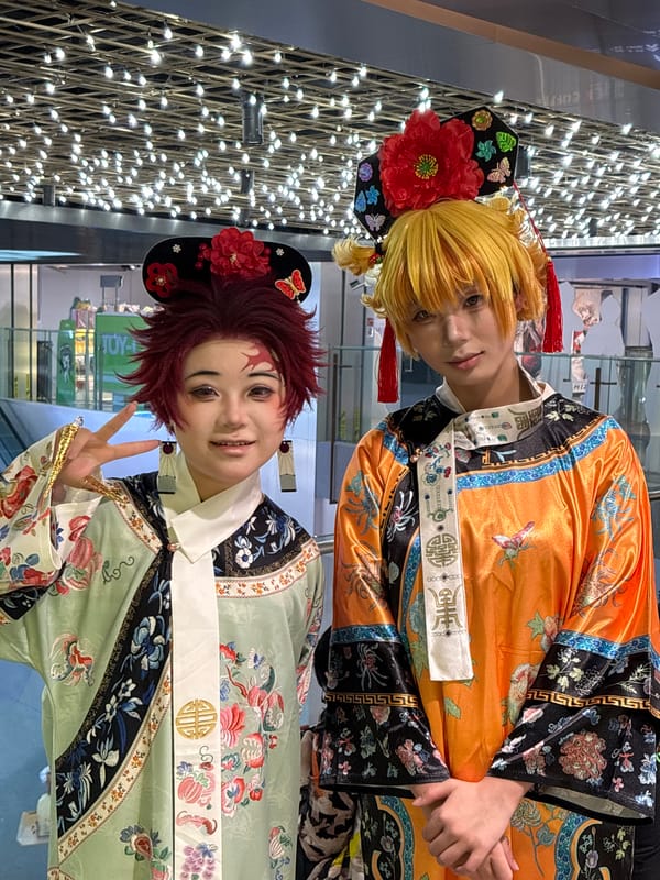 Cosplay gathering draws anime fans to Liangjiang shopping district