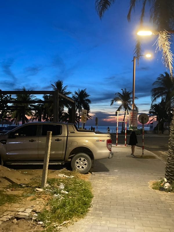 Dusk settles over My Khe Beach, Đà Nẵng