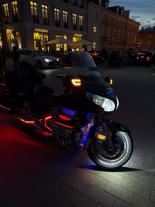 Motorcycle rally meets street performers in Warsaw's Old Town