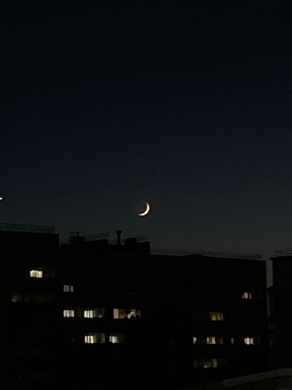 Crescent moon and bright star observed over Votkinsk, Russia