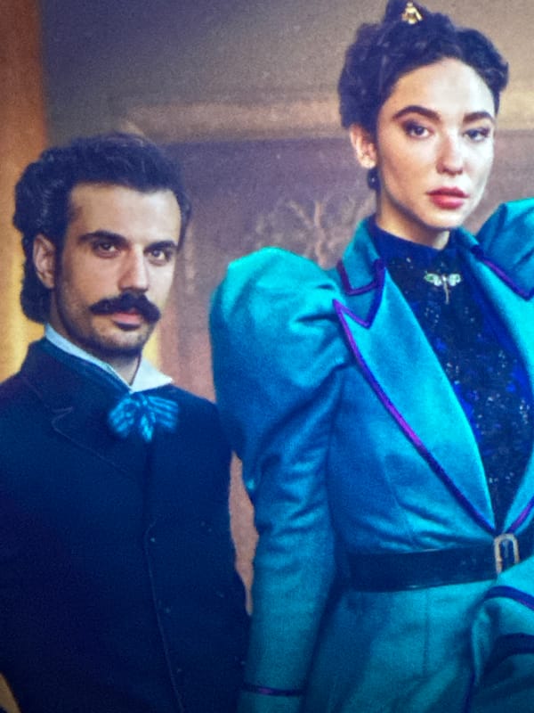 Unrelated portrait and object photos captured simultaneously in Puebla