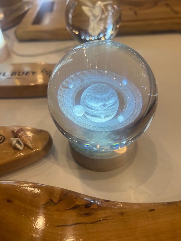 Late-night dining and decorative astronomy display observed in Arica