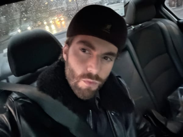 Person with TAMARASU bakery goods observed in Montreal vehicle