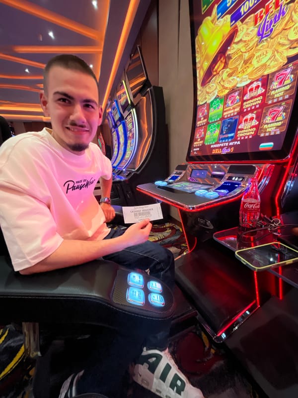 Casino patron wins at slot machine in Ruse