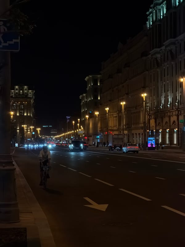 Nighttime Moscow scenes captured across city center within two minutes