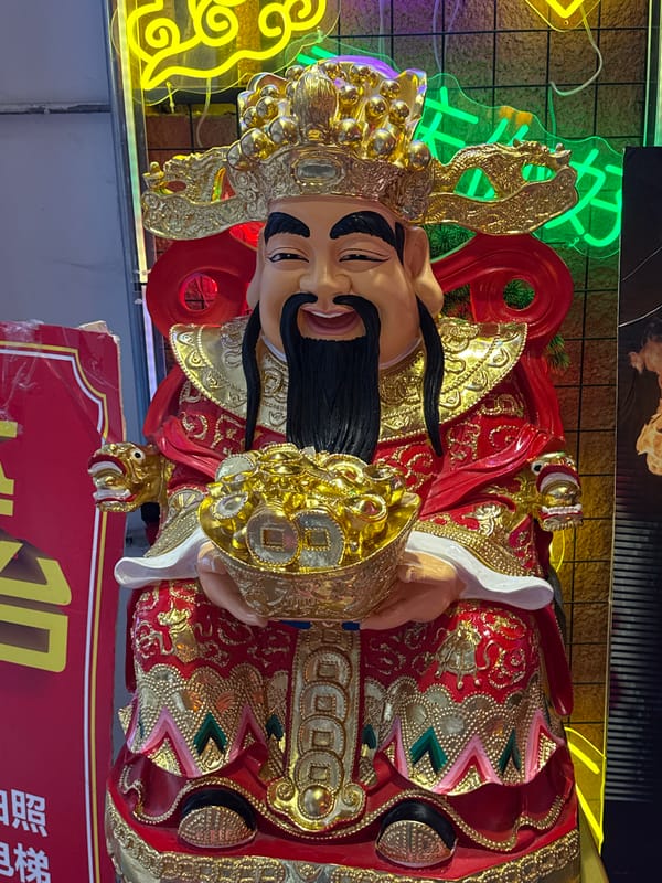 Early morning tourist activities documented across Yuzhong District attractions