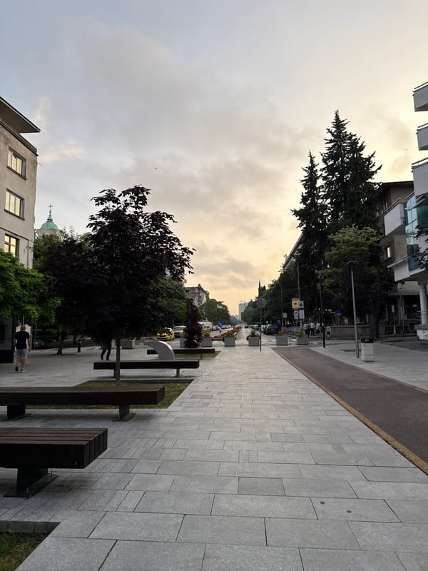 Evening stroll documented across Stara Zagora parks and streets