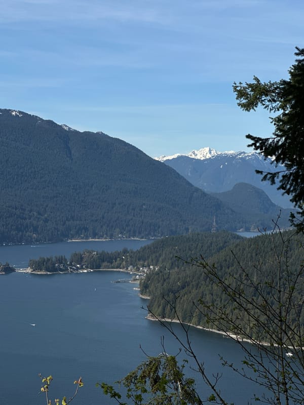 Late-night landscape photography session captures mountain views in Burnaby