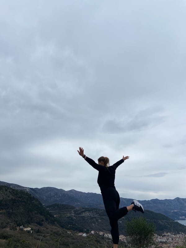 Casual photography session amid graffiti and mountain views in Podostrog