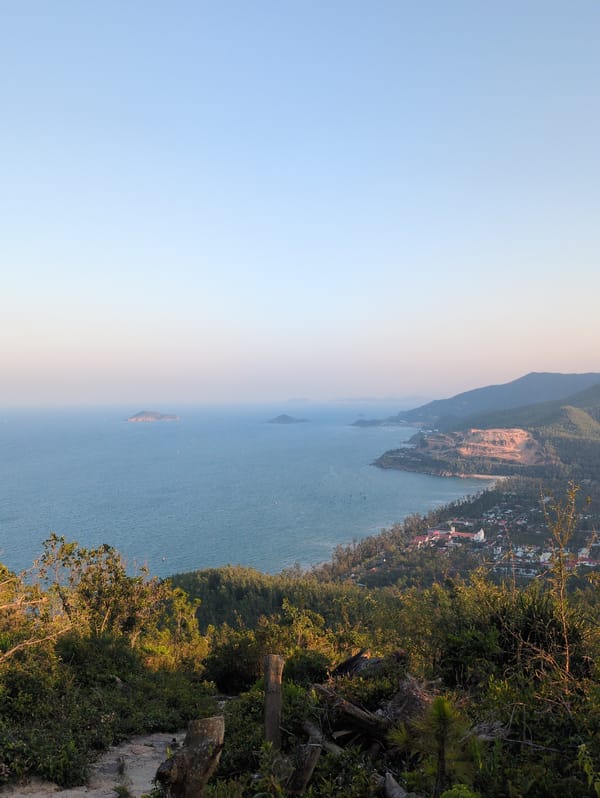 Morning sightseeing captures coastal views, monuments in Quy Nhon