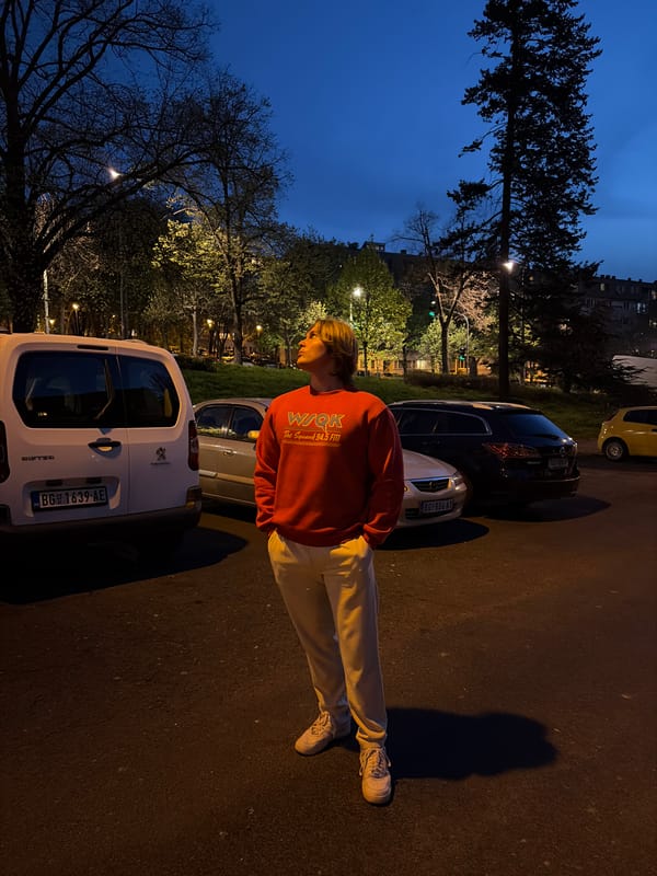 Person in red sweater spotted on Belgrade street
