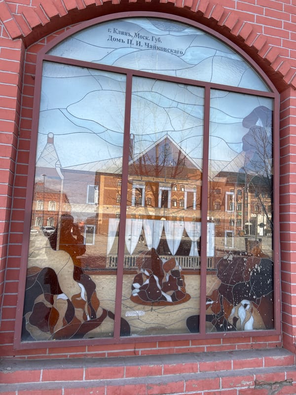 Café visit and park outing documented in Klin, Russia