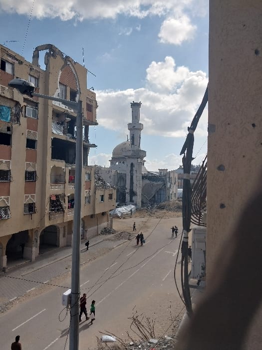 Khan Yunis shows widespread damage, community food distribution continues