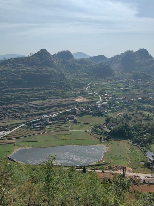 Tourists visit Lũng Cú monument in northern Vietnam