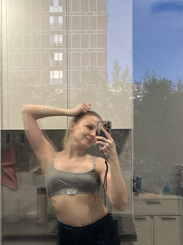 Witness documents daily scenes across Khimki, Russia over afternoon hours