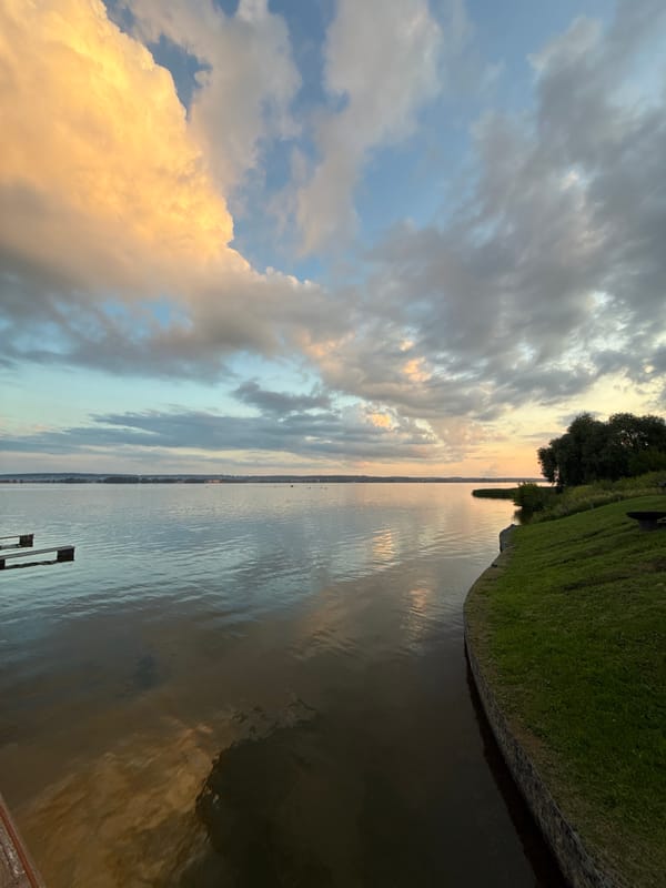 Lakeside DJ set and sunset gathering in Votkinsk