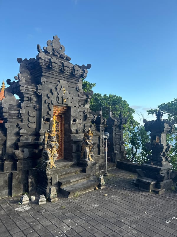 Morning coastal scenes documented around Kediri temple area