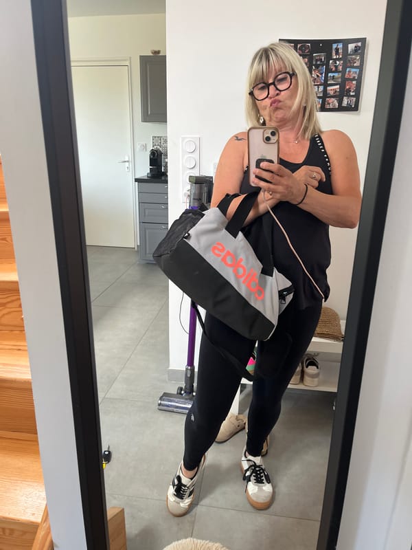 Woman takes mirror selfie in Chambœuf indoor location