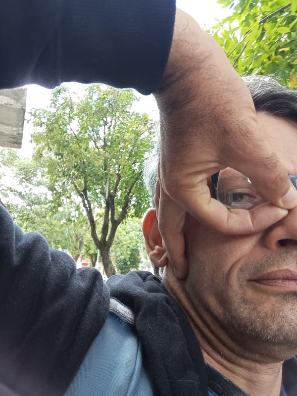 Person makes finger circle gesture over eye in Buenos Aires