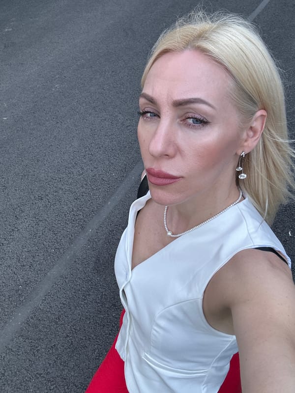 Woman photographed multiple times across Russian locations Monday morning