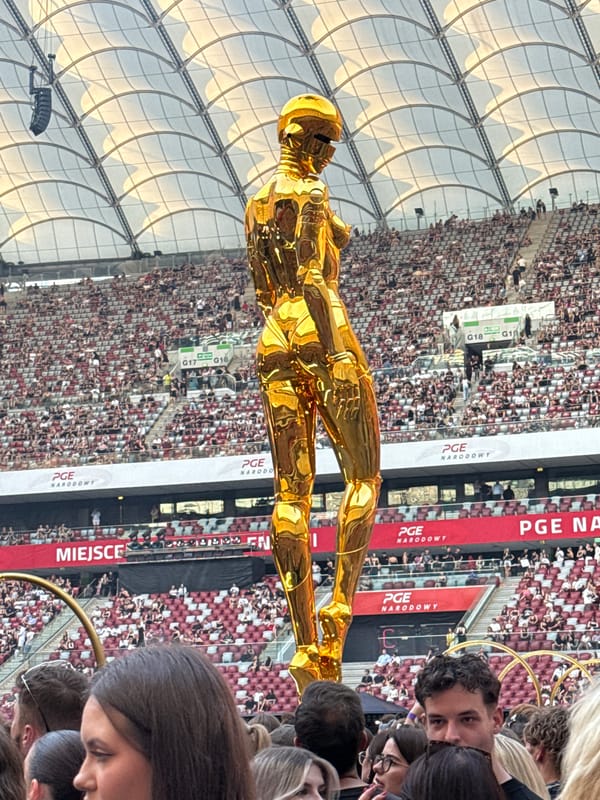 Big stadium concert at PGE Narodowy, gold statue centerpiece