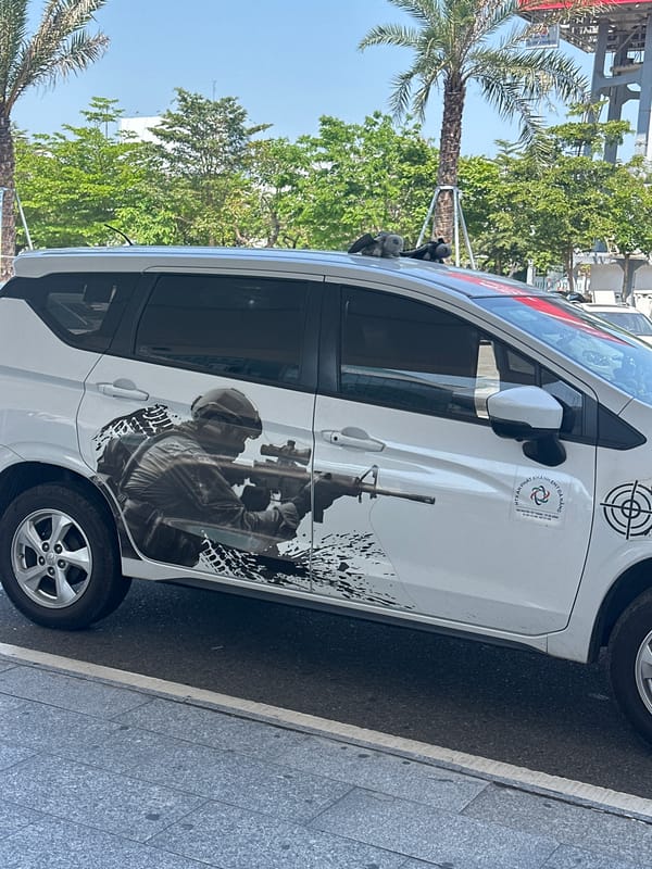 Van and airport scenes documented in Đà Nẵng
