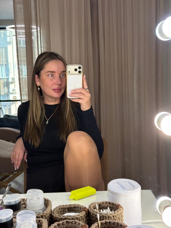 Person takes mirror selfie in Dolgoprudny, Russia