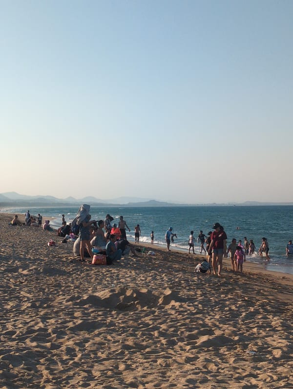 Daily life documented in Tuy Hòa beachfront and streets