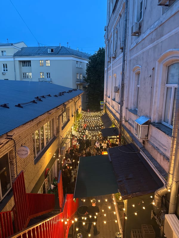 Lively evening in a Moscow courtyard turned outdoor social spot