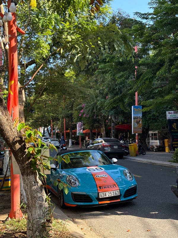 Gulf-livery Porsche 911 spotted on Đà Nẵng street