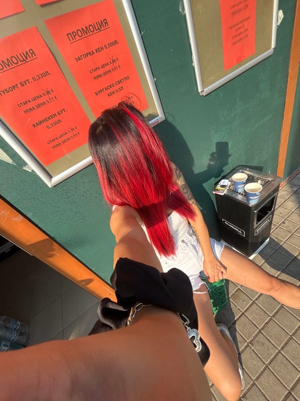 Casual outdoor photo session in Sofia, white outfit and red hair