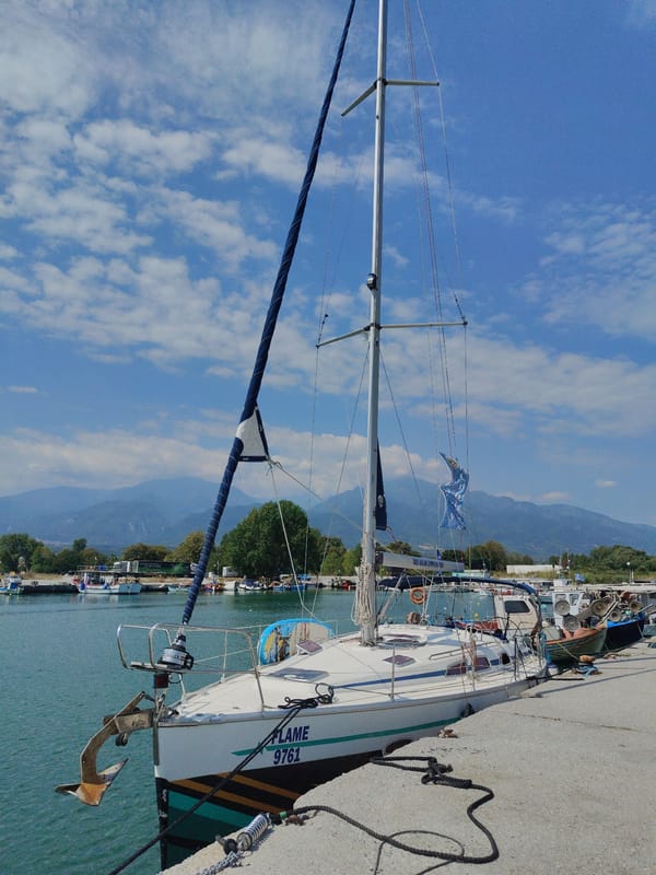 A quiet July morning at Limani Litochorou's harbor