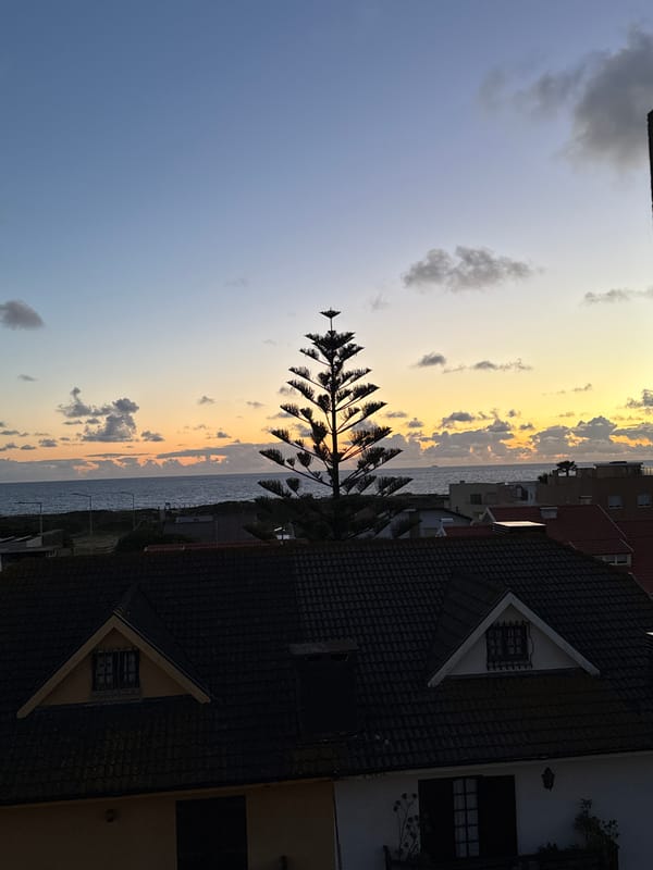 Dusk scenery photographed in Vila Nova de Gaia, Portugal
