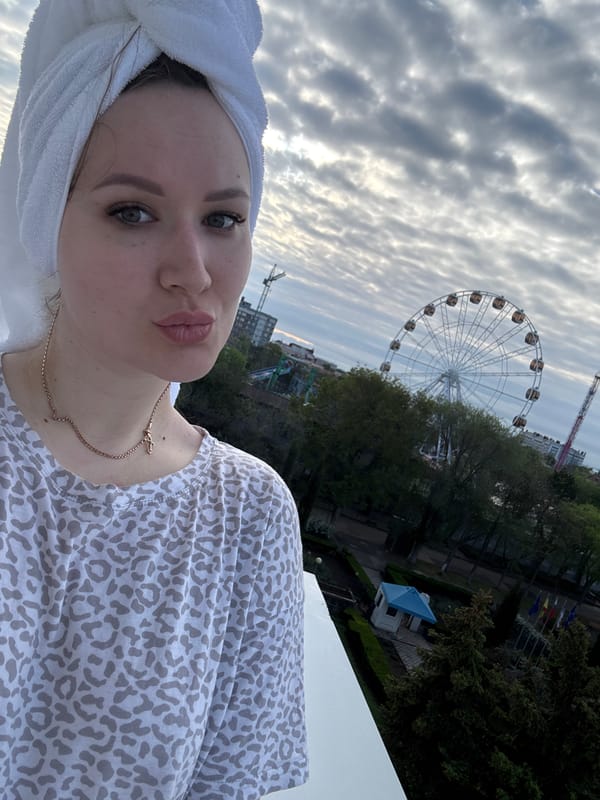 Woman photographed twice in morning portraits in Yevpatoriya