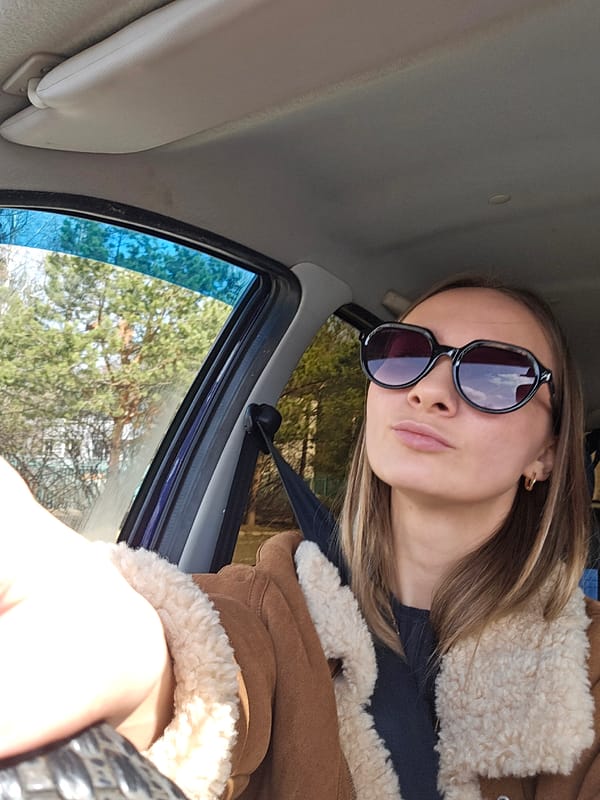 Woman's morning routine captured in 14 selfies across Chaikovsky