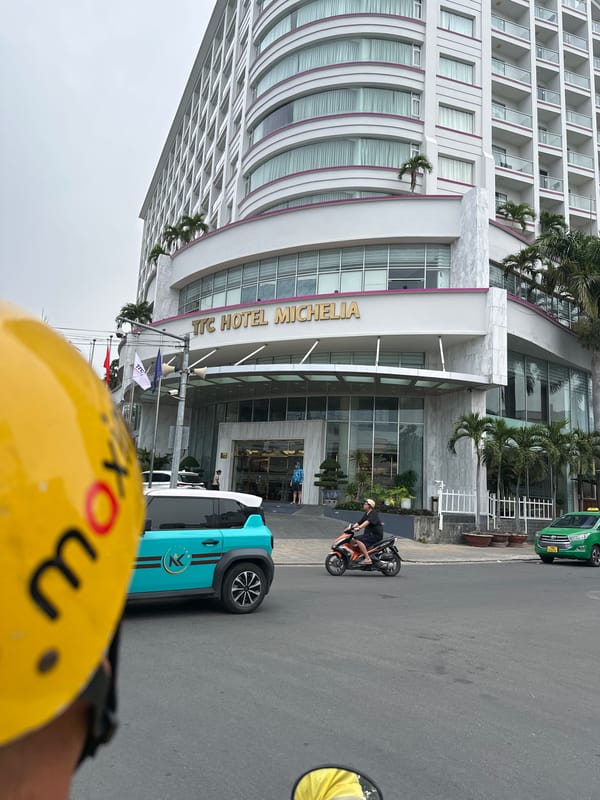 Early morning street scenes documented in Nha Trang Ward