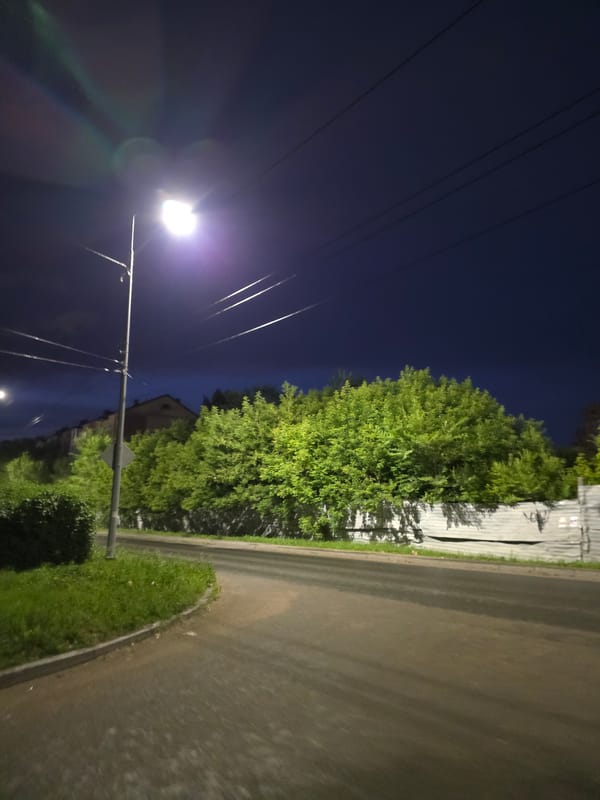 Nighttime street scene in an Omsk residential neighborhood