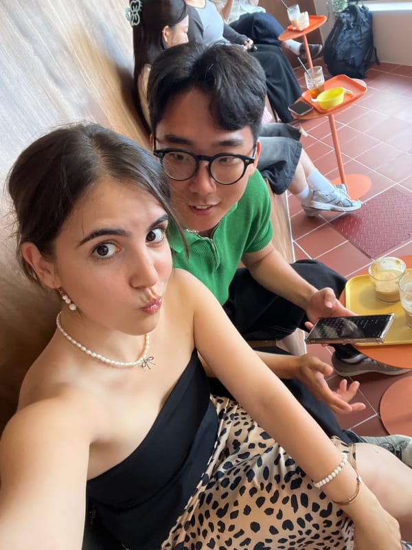 Café selfies and a quick Bulldog search in Daegu