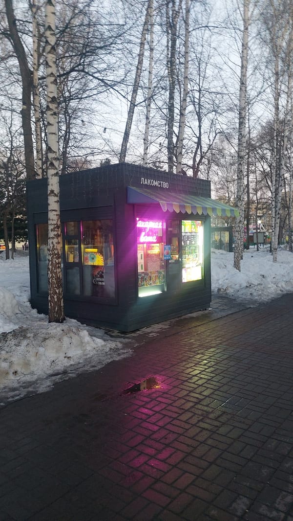 Treats kiosk operates in snowy Novosibirsk setting