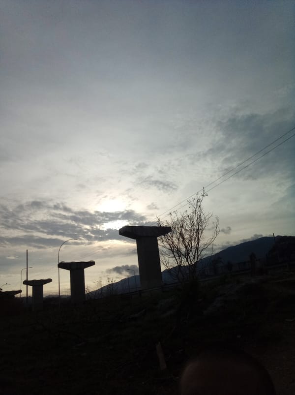 Construction and street scenes documented in Guatire, Venezuela