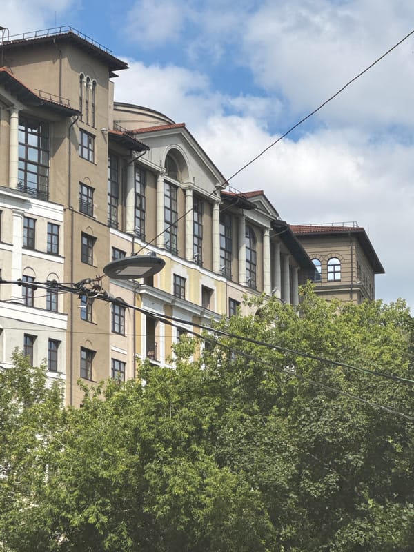Street-level tour of central Moscow architecture and sidewalks