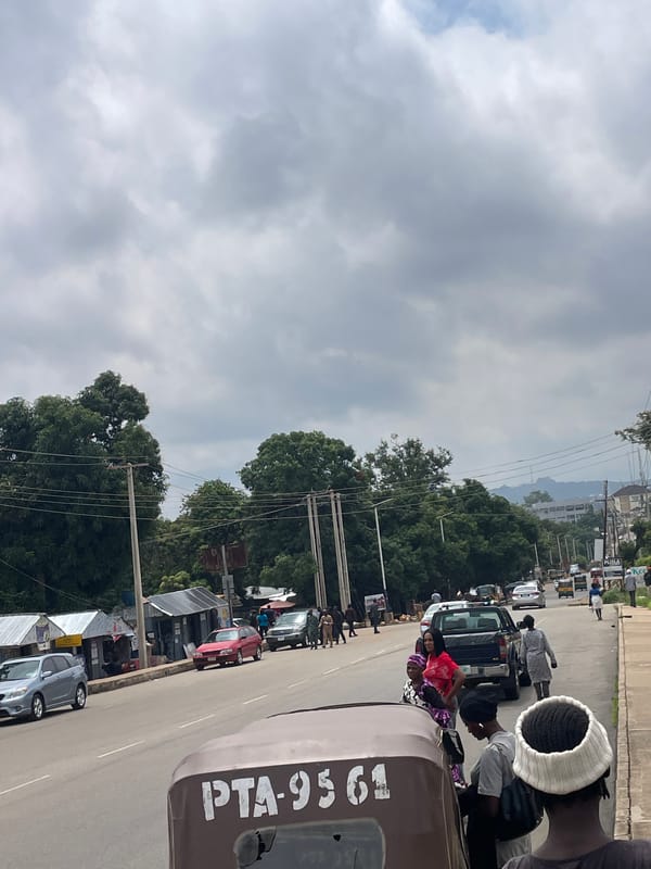 Everyday street life along a Jos, Nigeria corridor