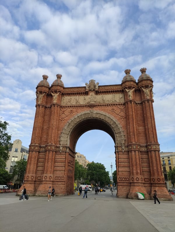 Morning documentation of Barcelona's Arc de Triomf recorded