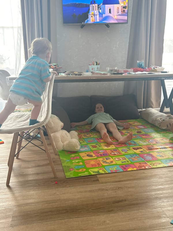 Family moments captured in early morning hours in Chaikovsky