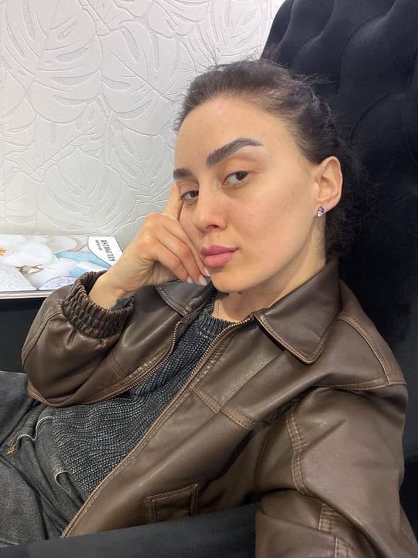 Woman spends afternoon at beauty salon in Tbilisi