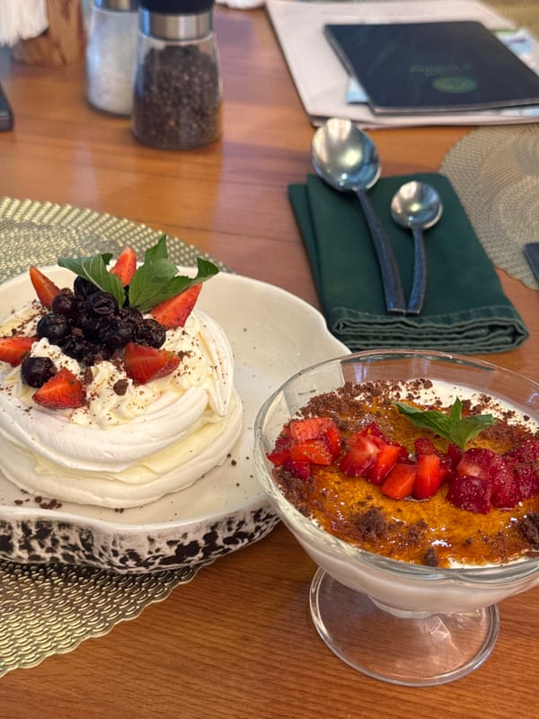 Desserts and street scenes at a Sosnoviy Bor café