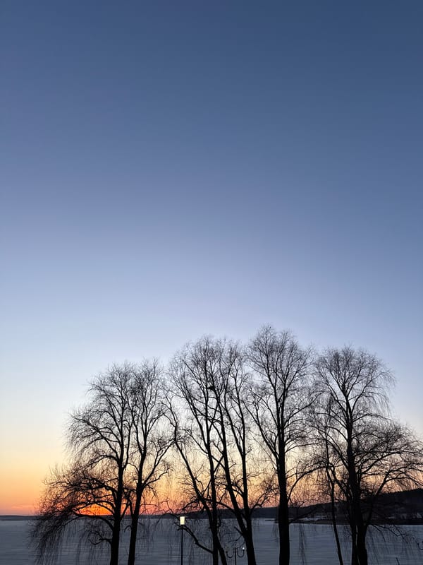 Winter sunset scenes captured across Votkinsk, Russia waterways
